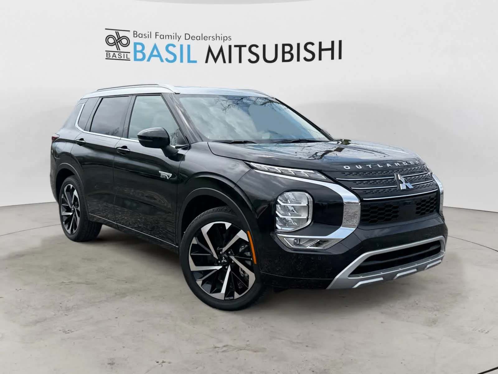 2025 Mitsubishi Outlander Plug-in Hybrid Platinum Edition S-AWC's photo