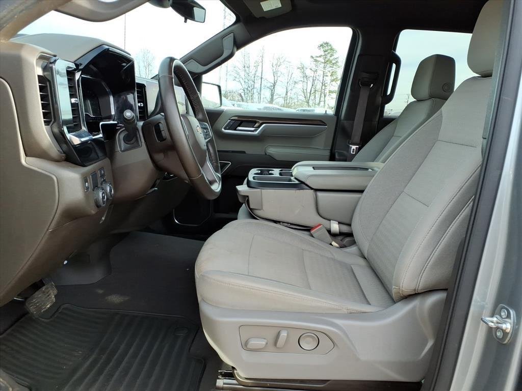 Used 2025 Sterling Gray Metallic Chevrolet LT image 3