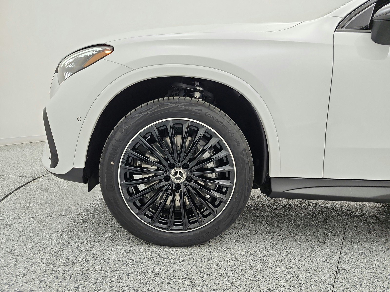 New 2026 MANUFAKTUR Moonlight White Metallic Mercedes-Benz GLC 300 4MATIC® Coupe image 13