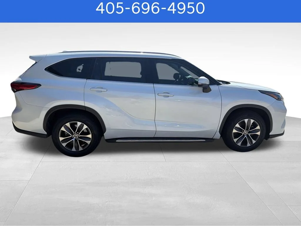 Pre-Owned 2022 Toyota Highlander XLE