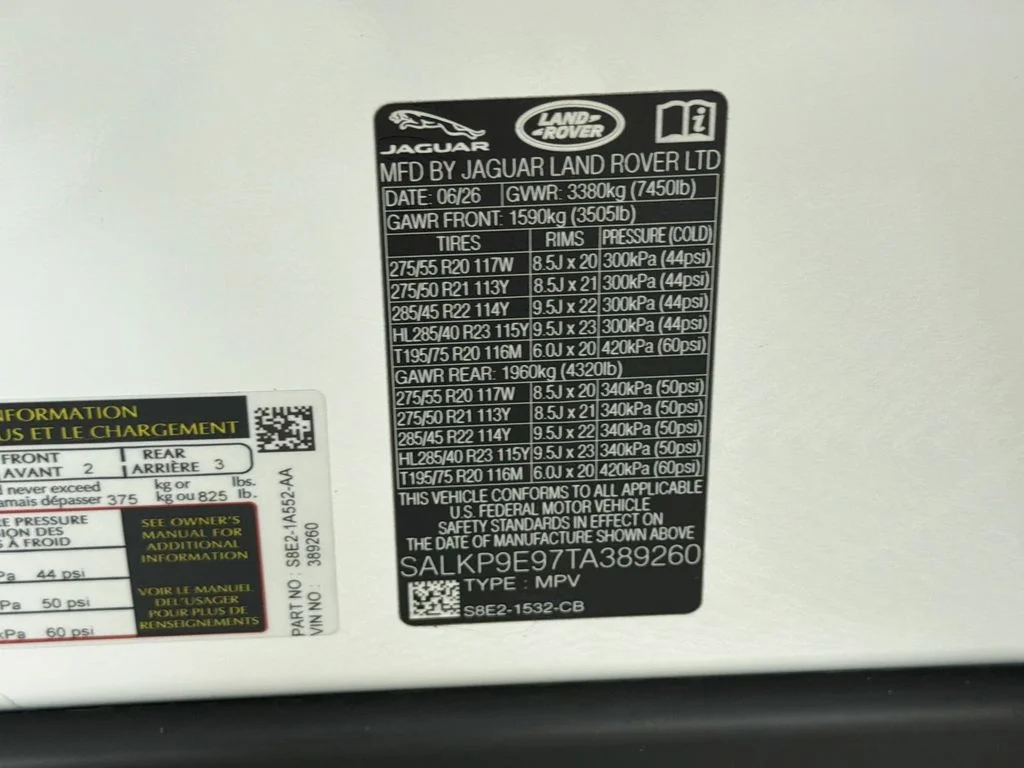 New 2026 Ostuni Pearl White Land Rover SE image 34