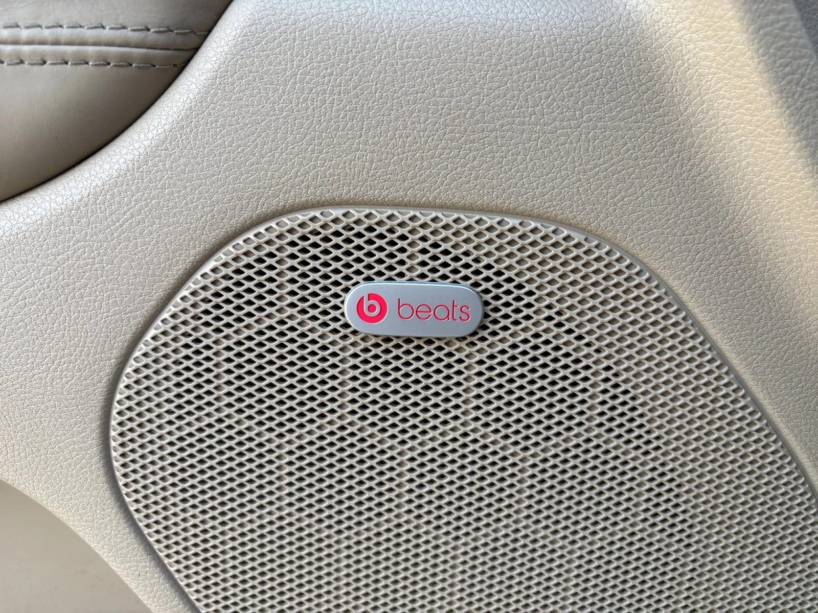 Used 2016 Ivory 3-Coat Dodge Citadel image 25