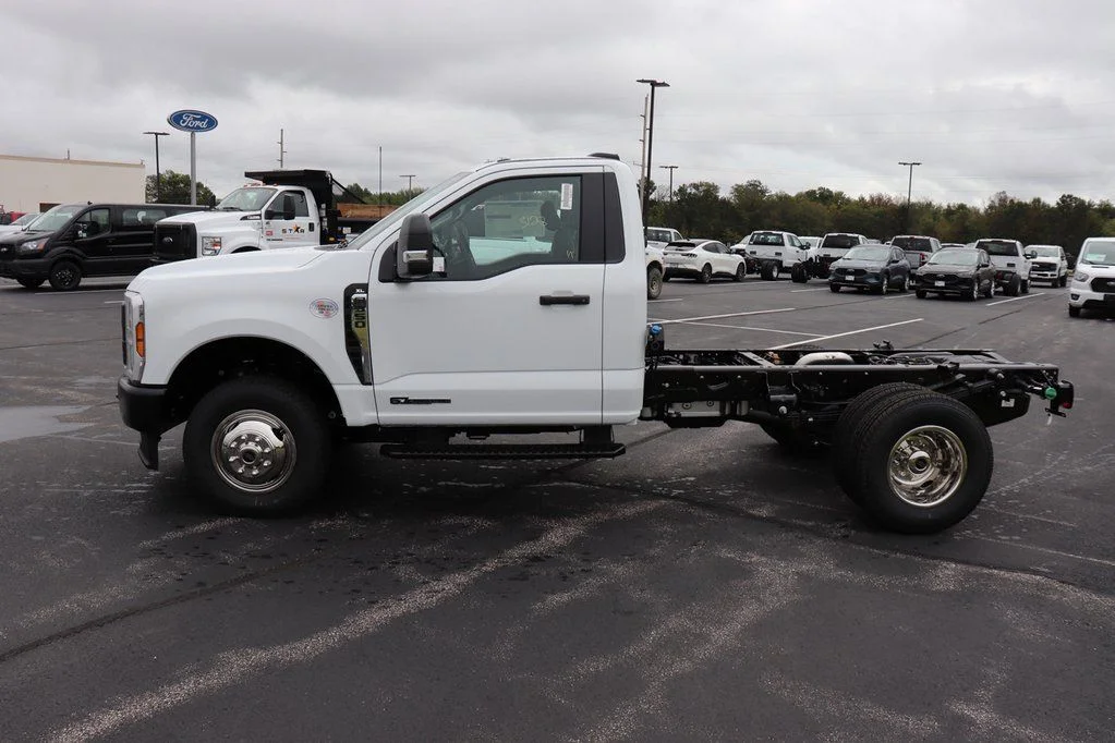 2026 Ford F-350 Super Duty Chassis Cab XL - Photo 7
