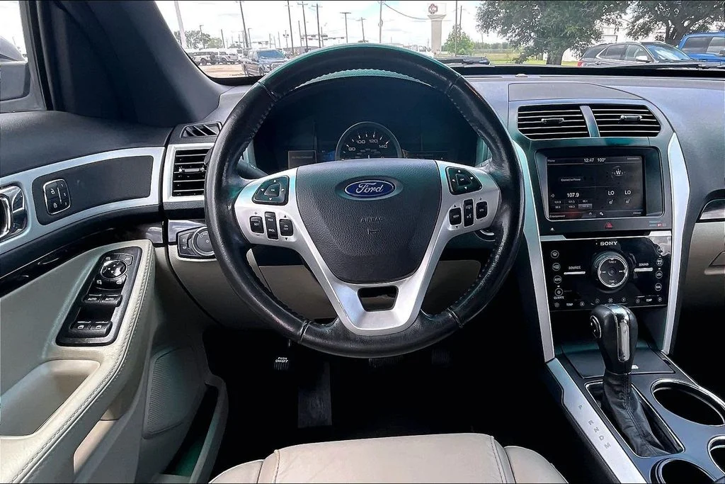 Used 2013 Silver Ford Limited image 8