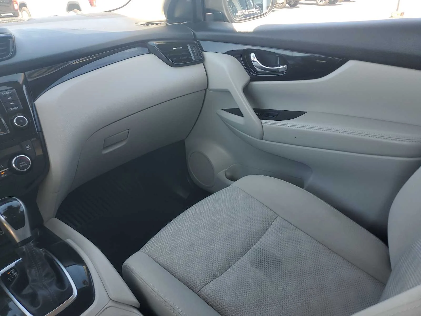 Used 2019  Nissan SV image 18