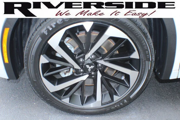 Used 2024 White Mitsubishi SEL image 5