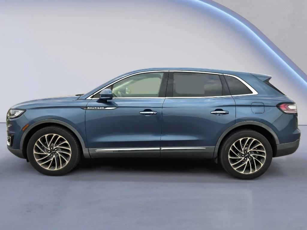 Used 2019 Blue Diamond Metallic Lincoln Reserve image 2