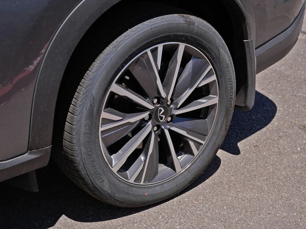 Certified Used 2026 Graphite Shadow INFINITI LUXE image 7