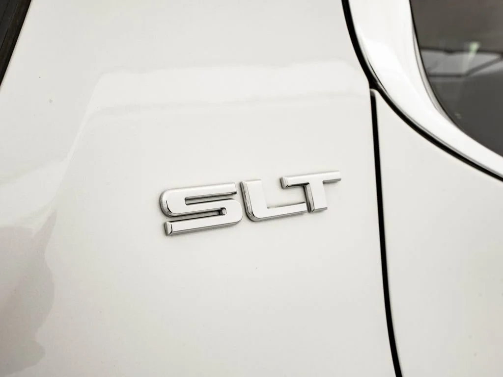 Used 2019 White Frost Tricoat GMC SLT-1 image 16