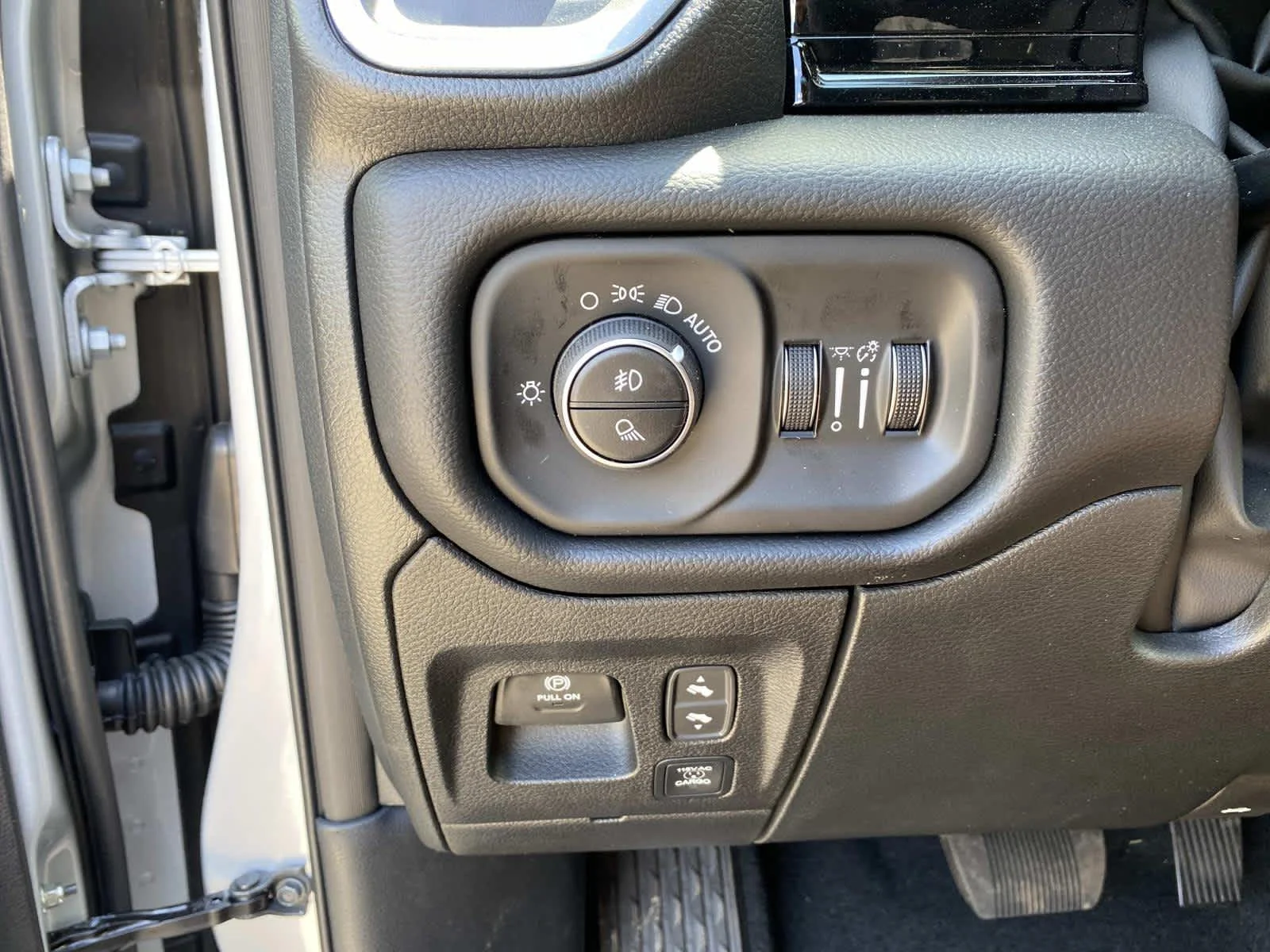New 2026 Silver Zynith Exterior Paint Ram Laramie image 15