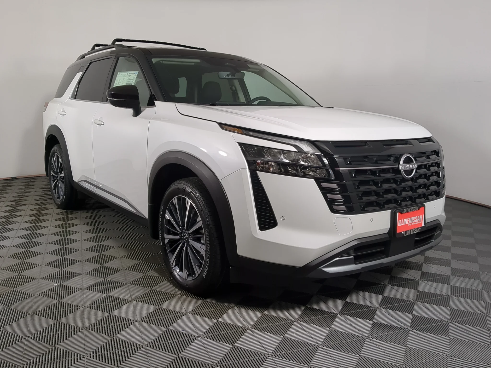New 2026 2T WHT BLK Nissan Platinum image 1