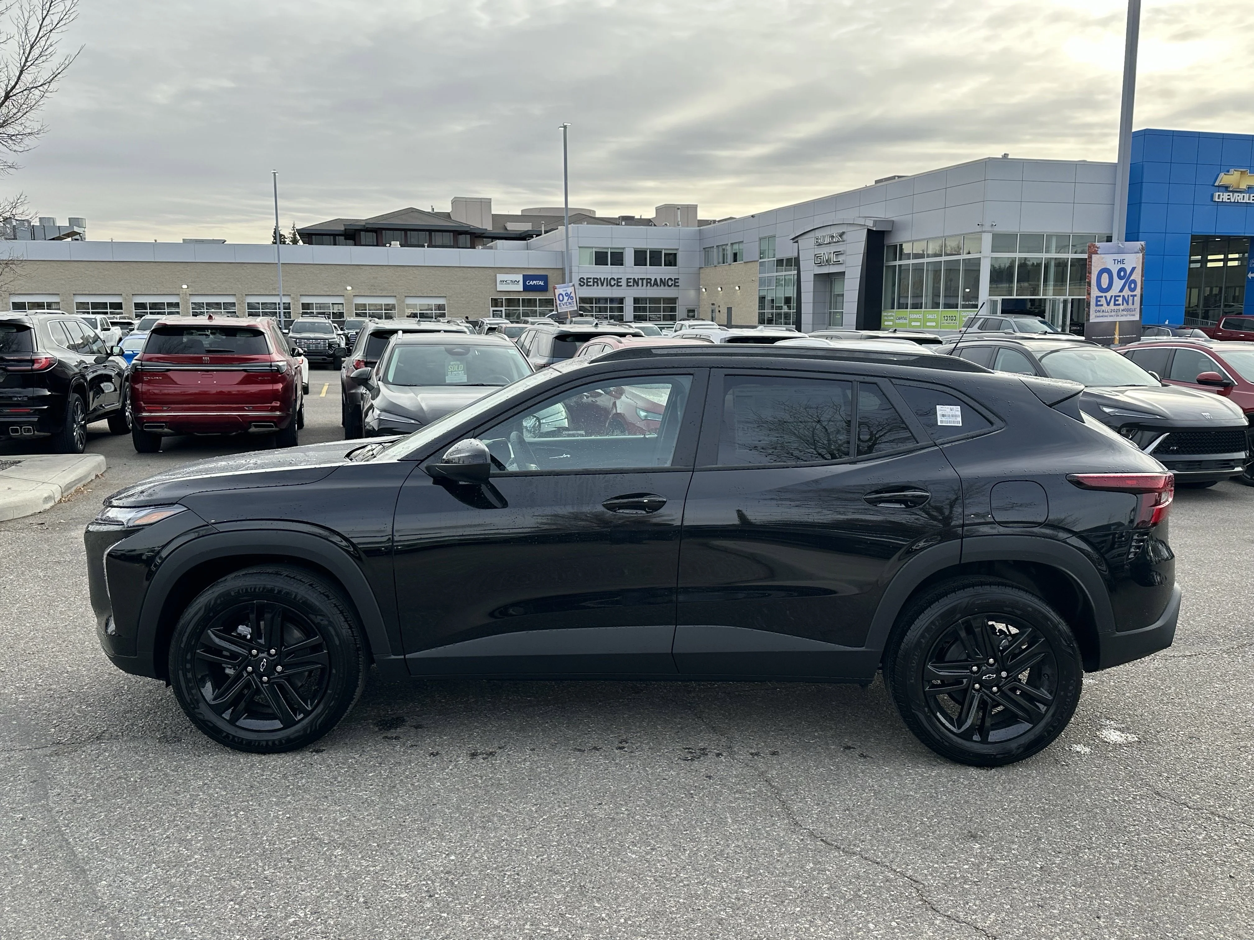 New 2026 Mosaic Black Metallic Chevrolet ACTIV image 3