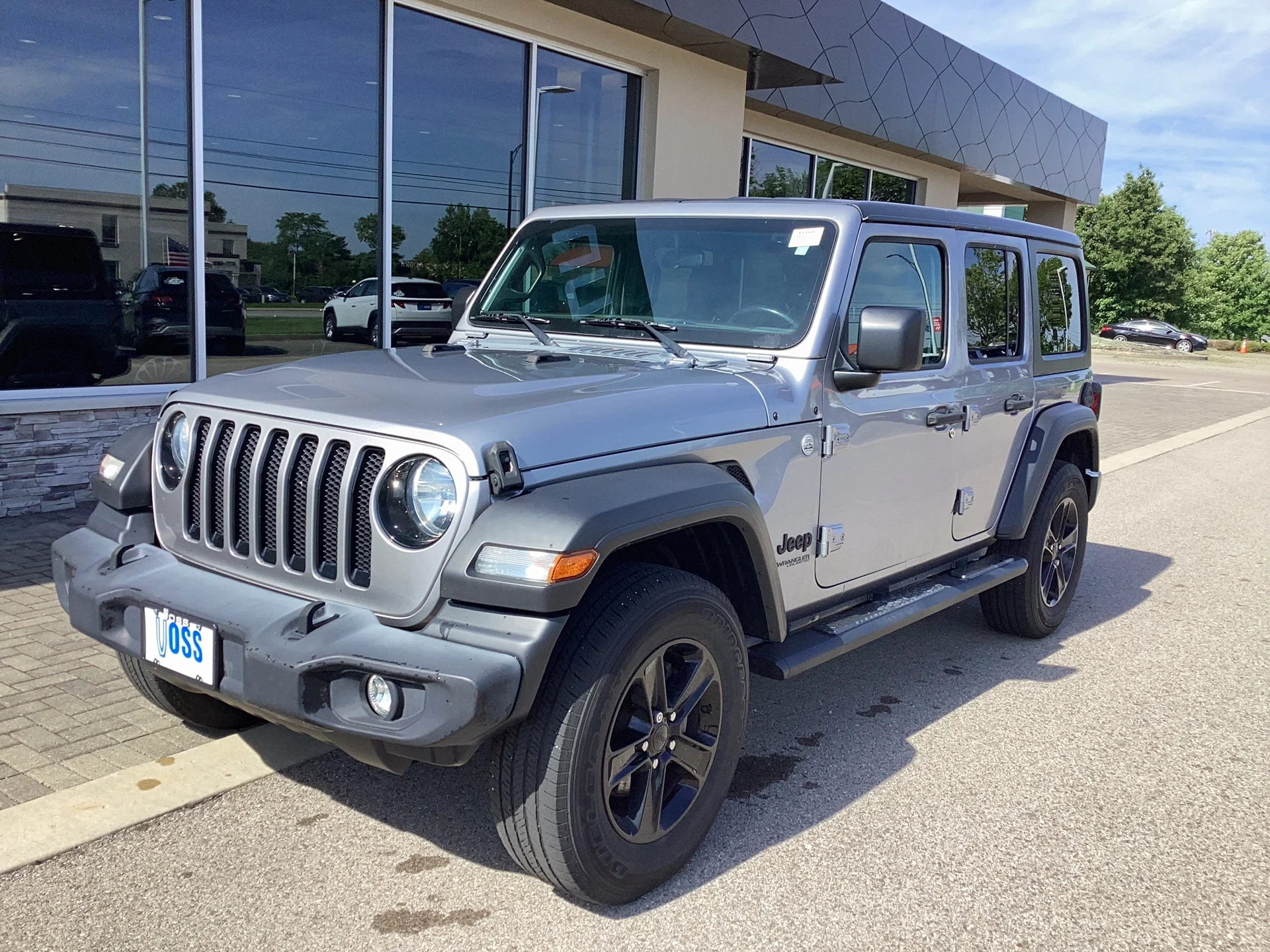 Used 2020 Billet Silver Metallic Clear Coat Jeep Altitude image 8