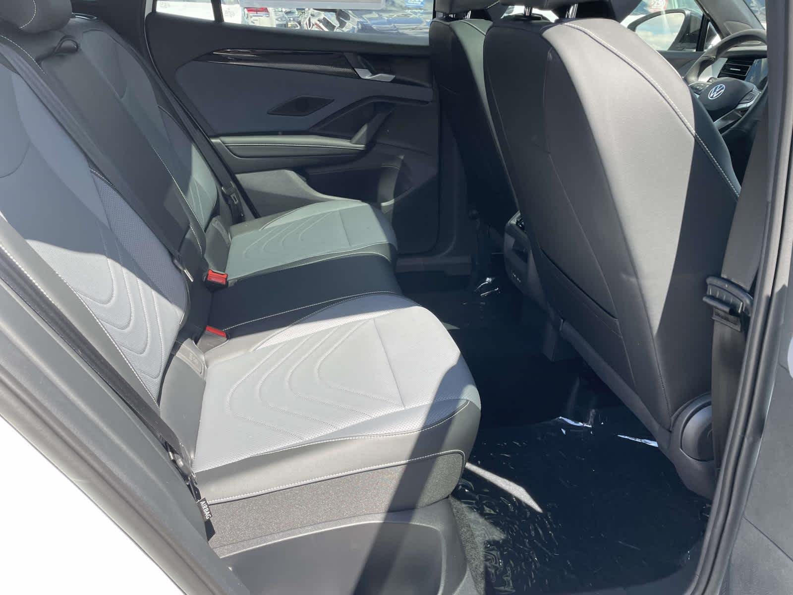 New 2026 Opal White w/Deep Black Roof Volkswagen SE R-Line Black image 23