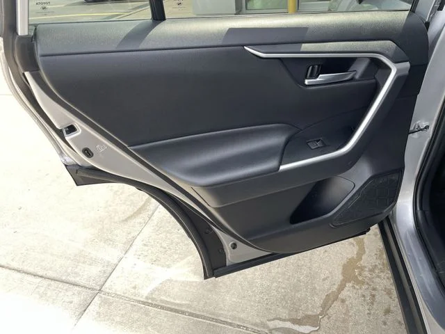 2024 Toyota RAV4 XLE - Photo 28