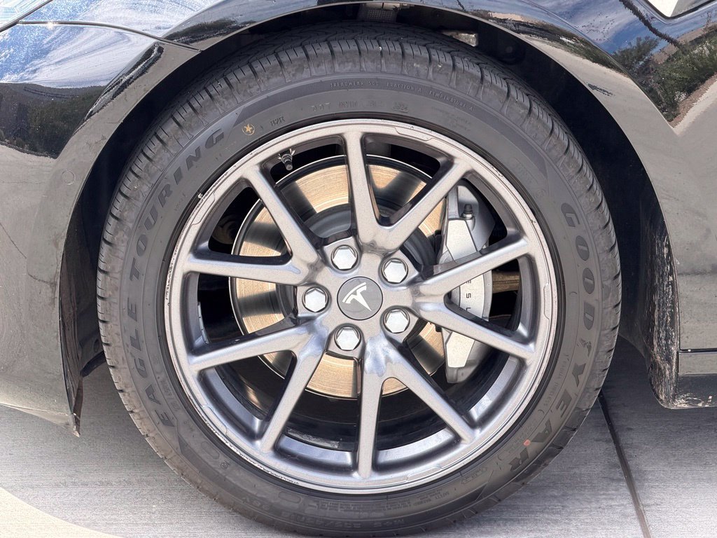 Used 2018 Black Tesla Mid Range image 11