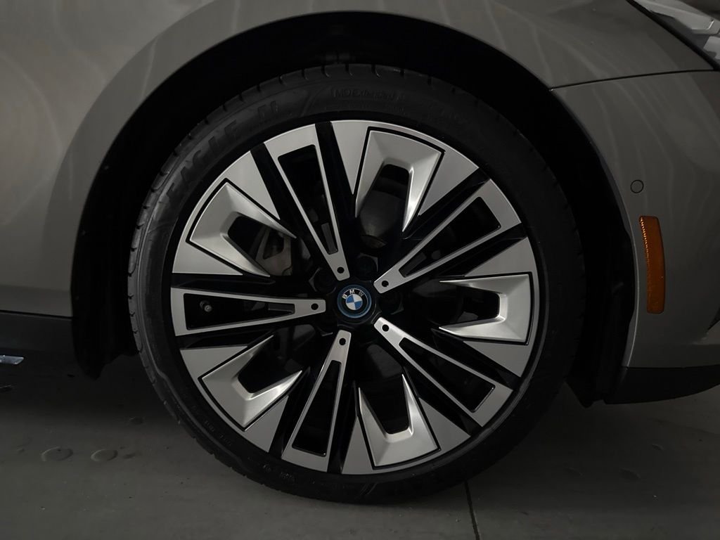 Used 2024 Gray Metallic BMW eDrive40 image 25