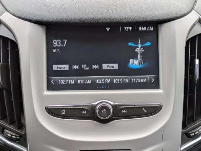 Used 2018 Summit White Chevrolet LS image 17