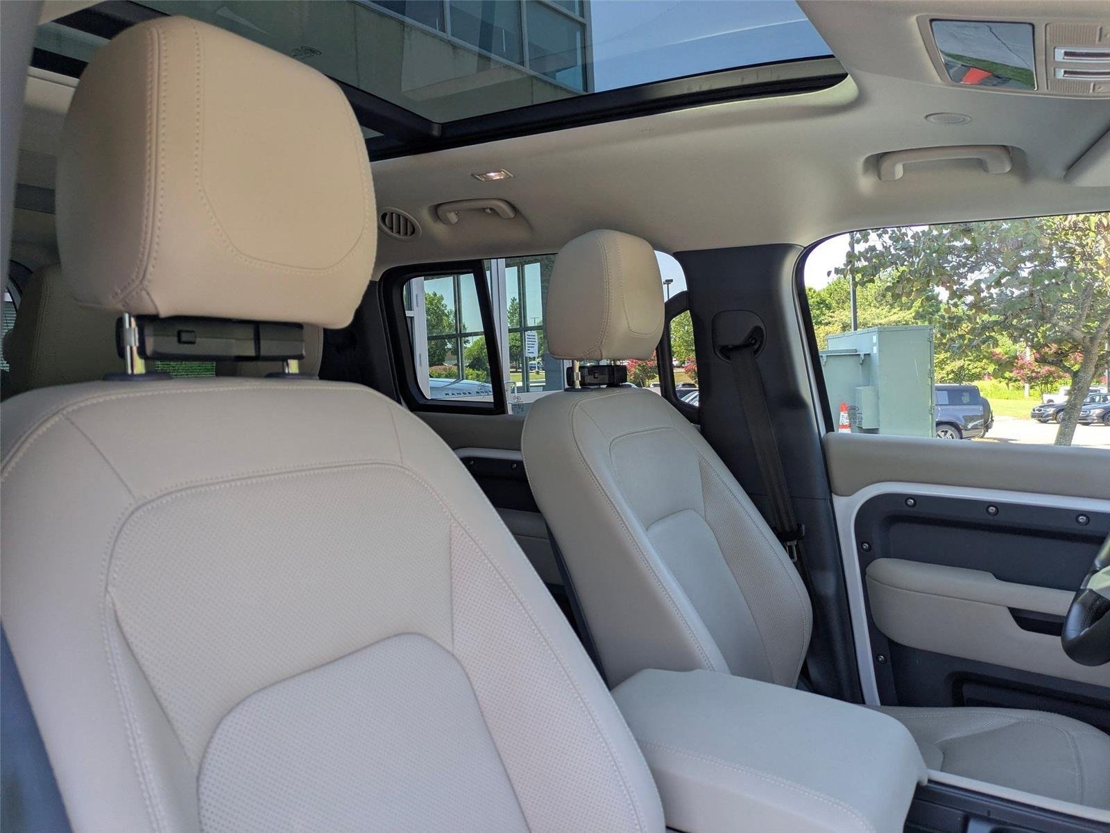 Used 2024 Fuji White Land Rover S image 35