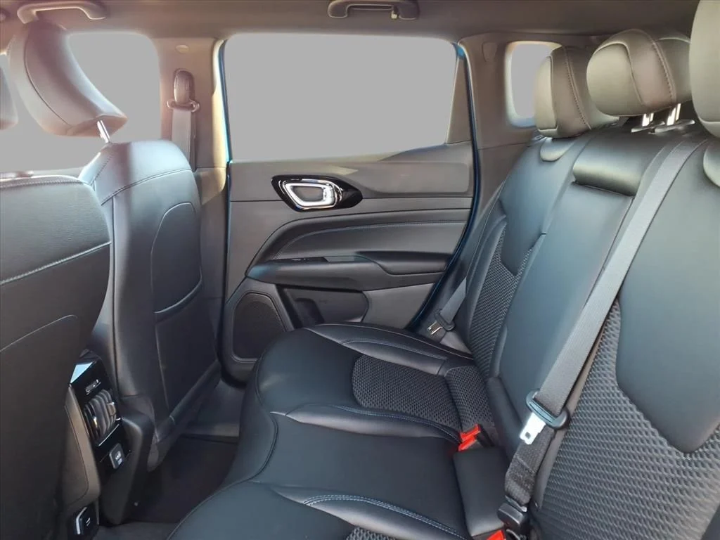 New 2026 Hydro Blue Pearlcoat Jeep Latitude image 6