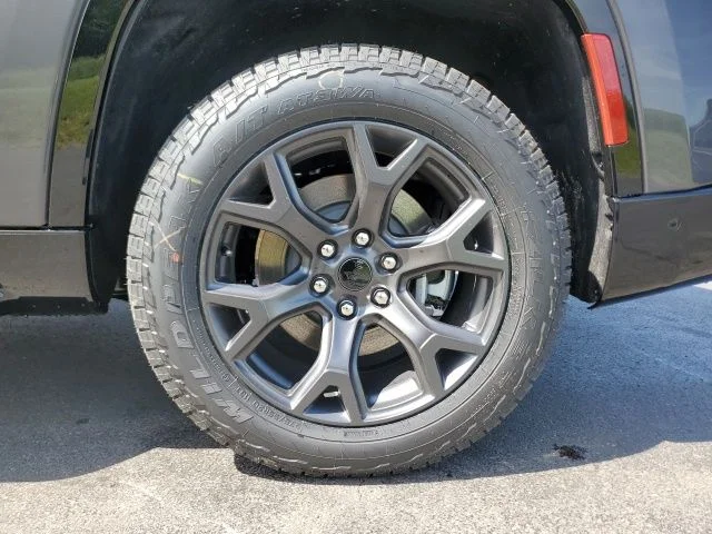 New 2026 Baltic-Gray Metallic Clear-Coat Exterior Paint Jeep Upland image 9