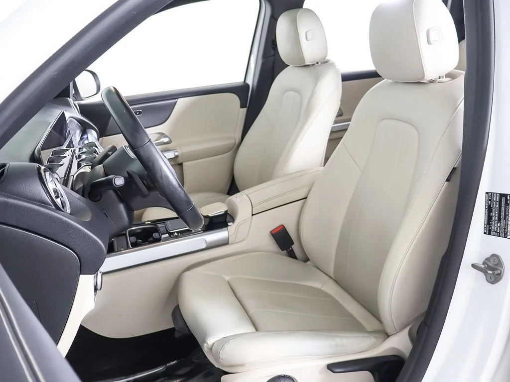 Used 2022 Polar White Mercedes-Benz GLB 250 image 30