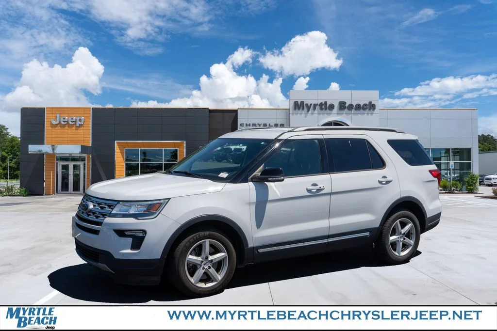 Used 2018 Oxford White Ford XLT image 1