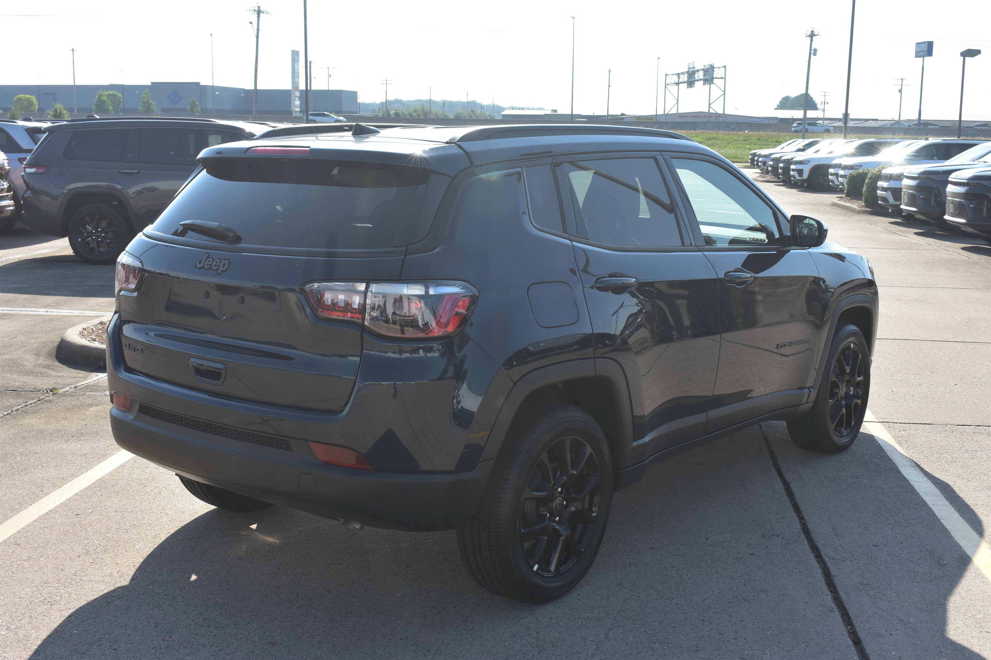 New 2026 Fathom Blue Pearl Coat Jeep Latitude Altitude image 5