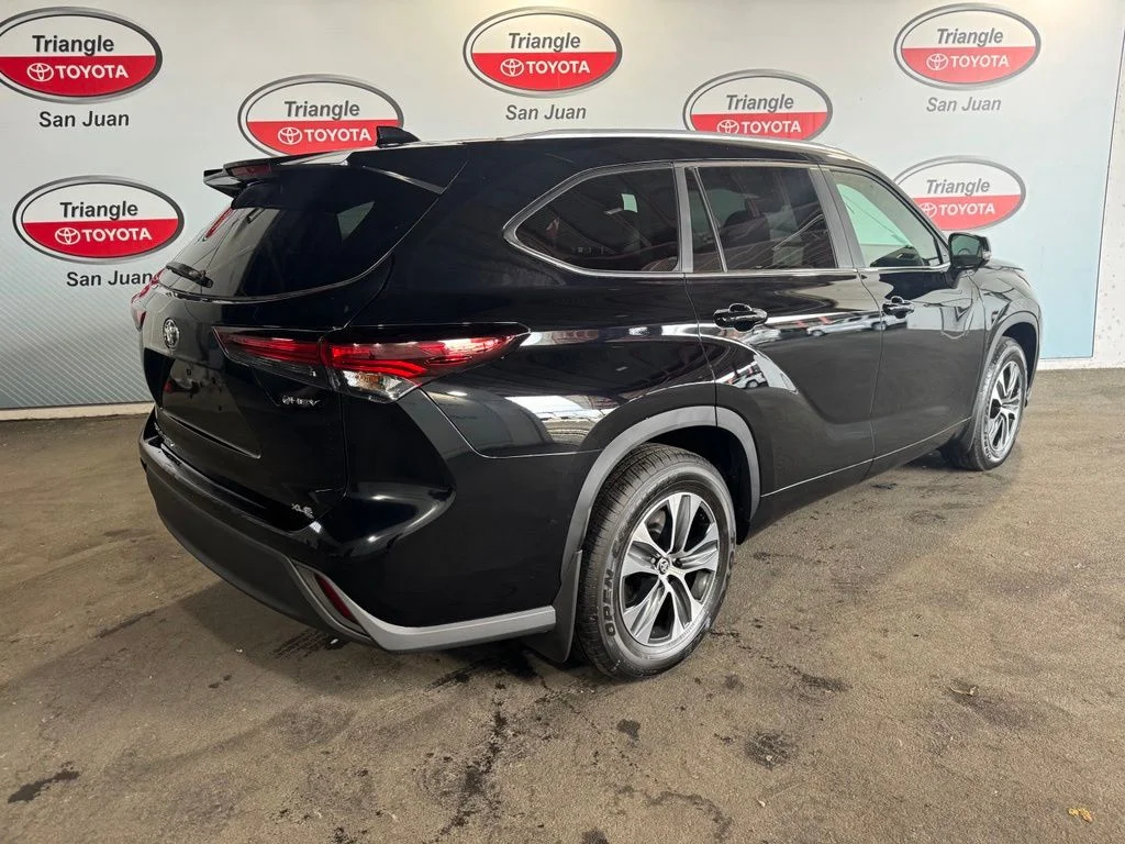 New 2026 Black Toyota XLE image 4