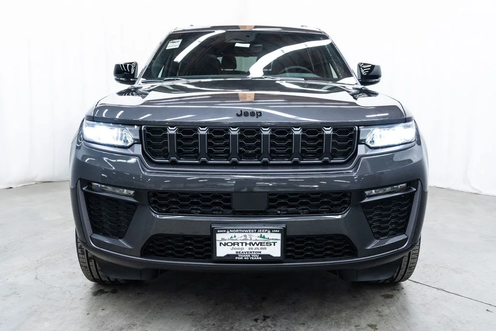 New 2026 Baltic Gray Metallic Clear-Coat Exterior Paint Jeep Limited image 2
