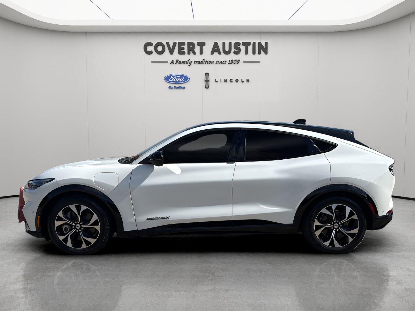 Used 2023 White Ford Premium image 2