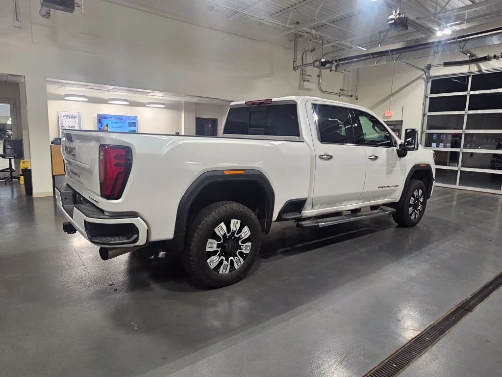 Used 2025 White GMC Denali image 7