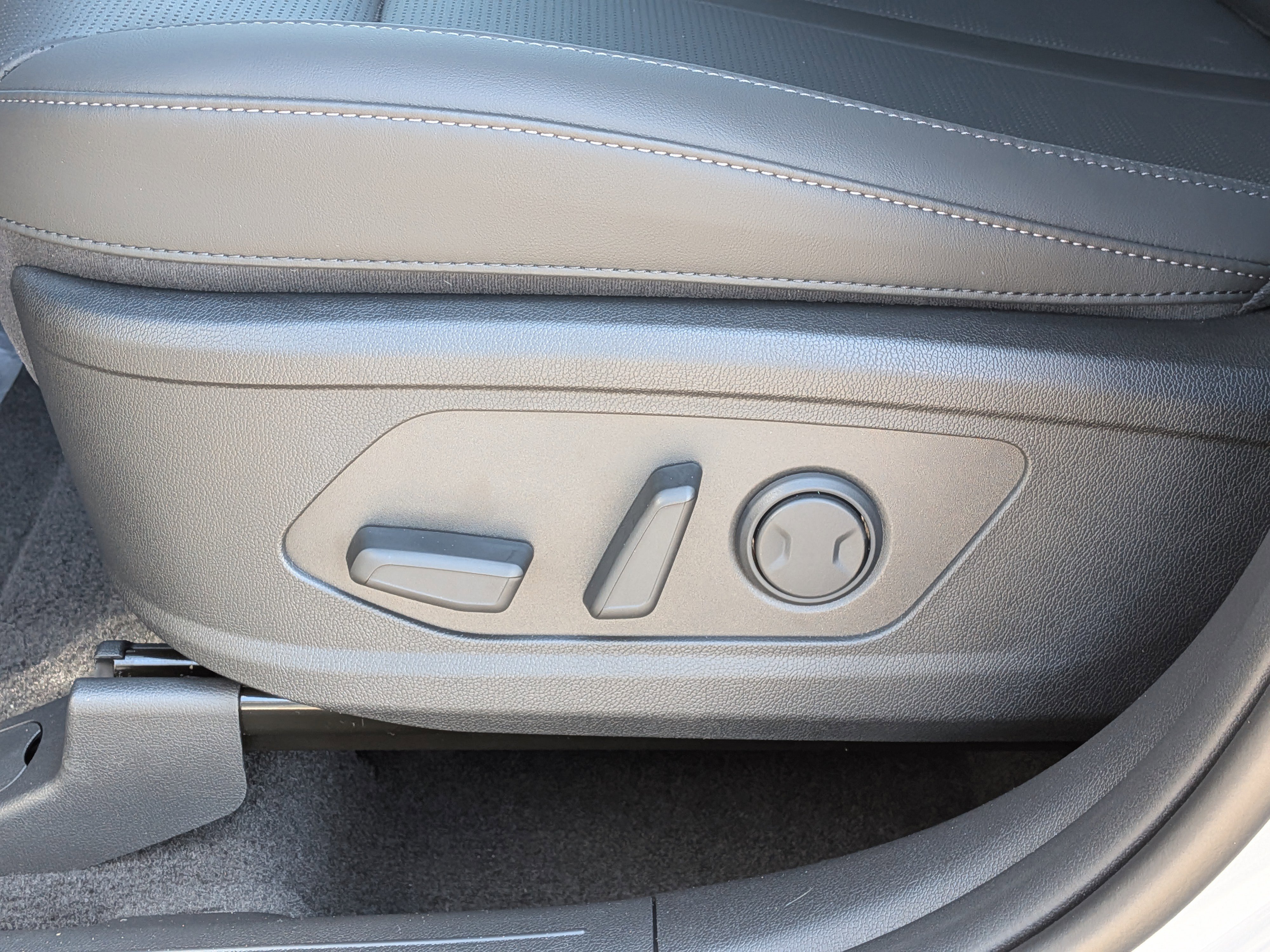 New 2026 Wolf Gray Kia S image 25