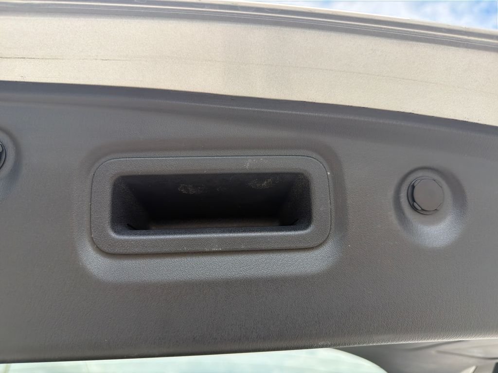 Used 2020 Silver Nissan SL image 16