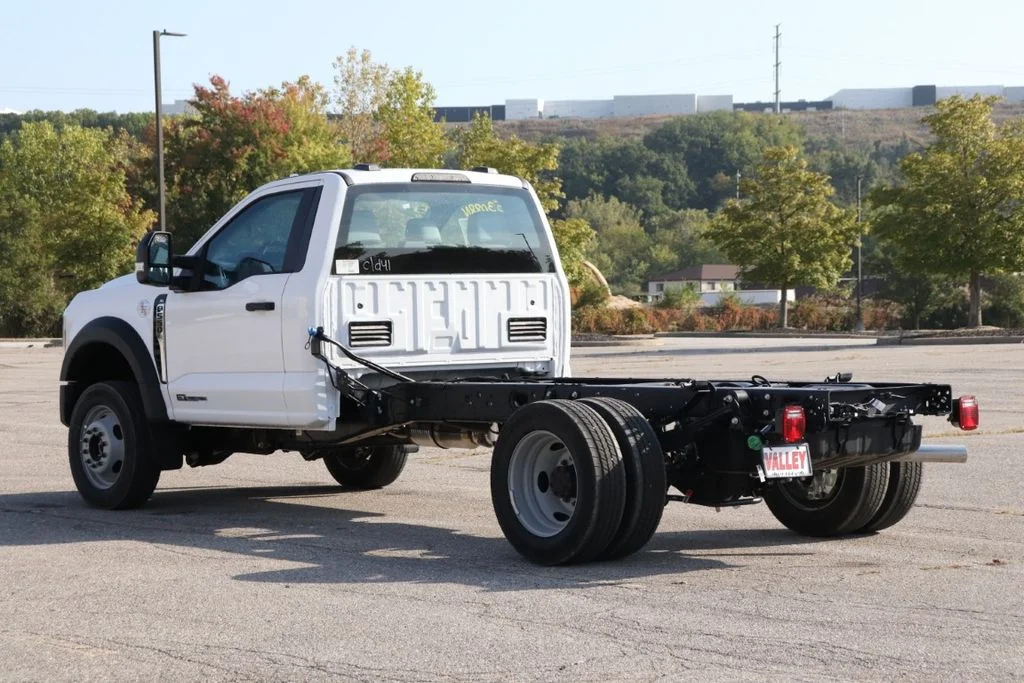 New 2025 Oxford White Ford F-550® XL image 6