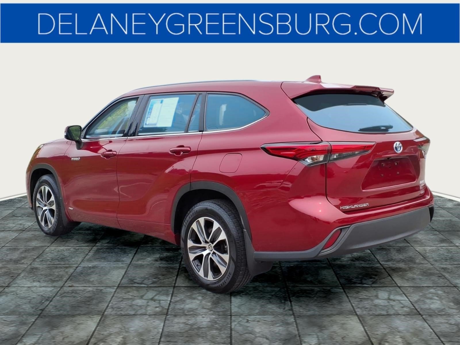 Used 2021 Ruby Flare Pearl Toyota XLE image 5