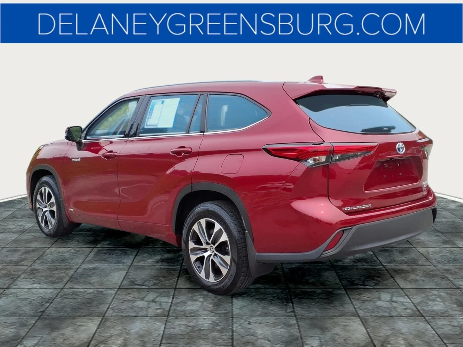 Used 2021 Ruby Flare Pearl Toyota XLE image 5