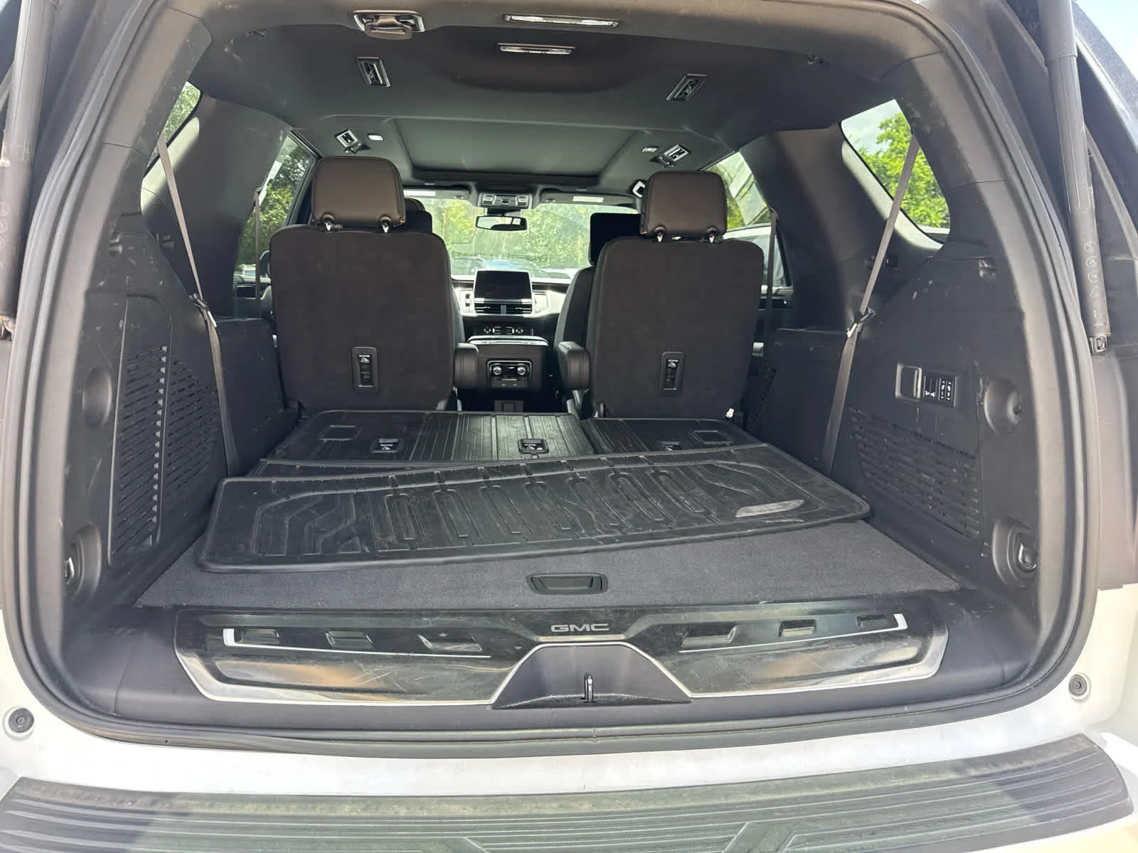 Used 2023 White Frost Tricoat GMC AT4 image 7