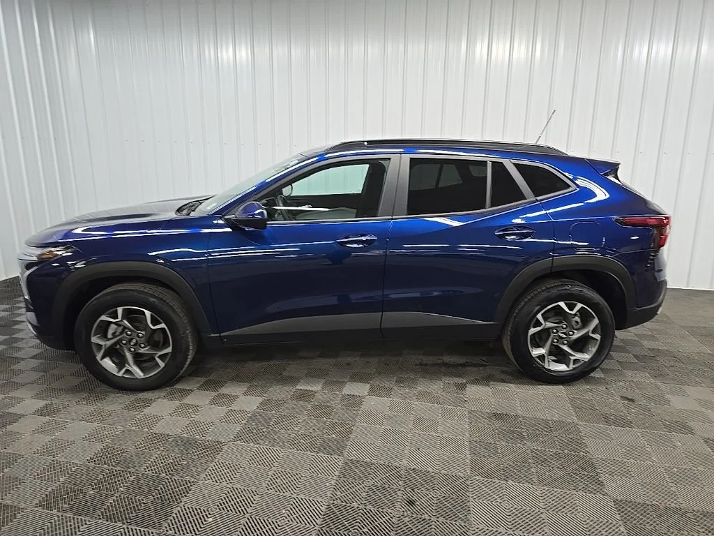 Used 2024 Blue Chevrolet LT image 5