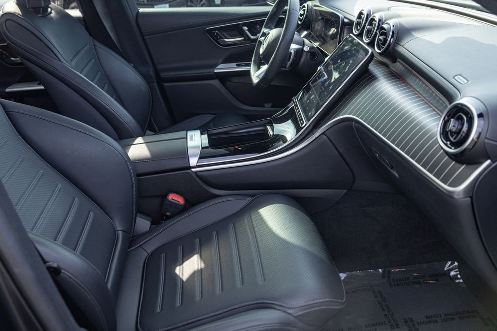 Used 2024  Mercedes-Benz GLC 300 image 33