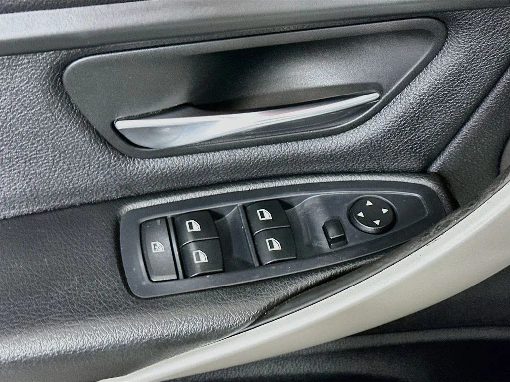 Used 2015 Alpine White BMW 320i image 17