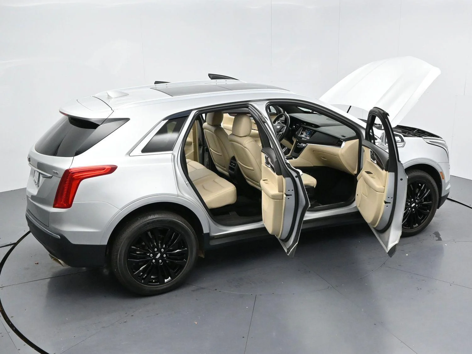 Used 2019 RADIANT SILVER METALLIC Cadillac Luxury FWD image 40