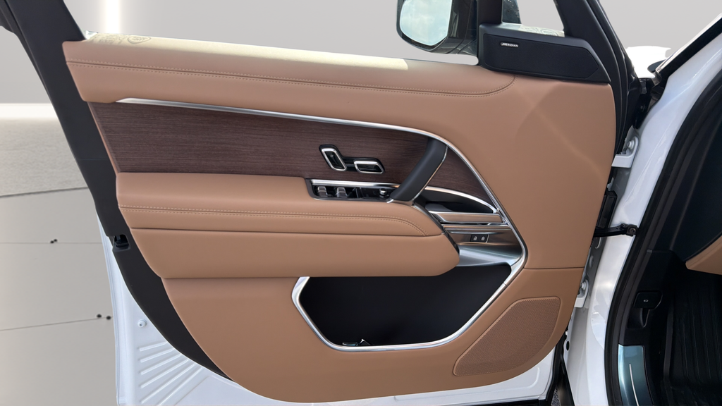 New 2026 Fuji White Land Rover SE image 19