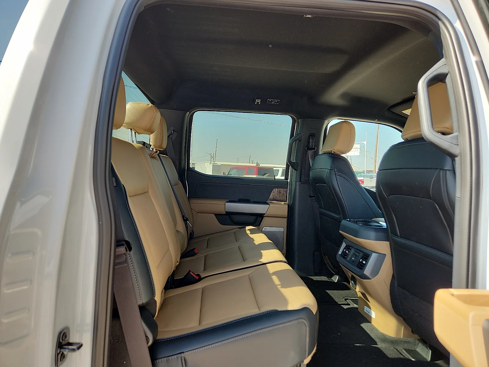 New 2026 Oxford White Ford Lariat image 19