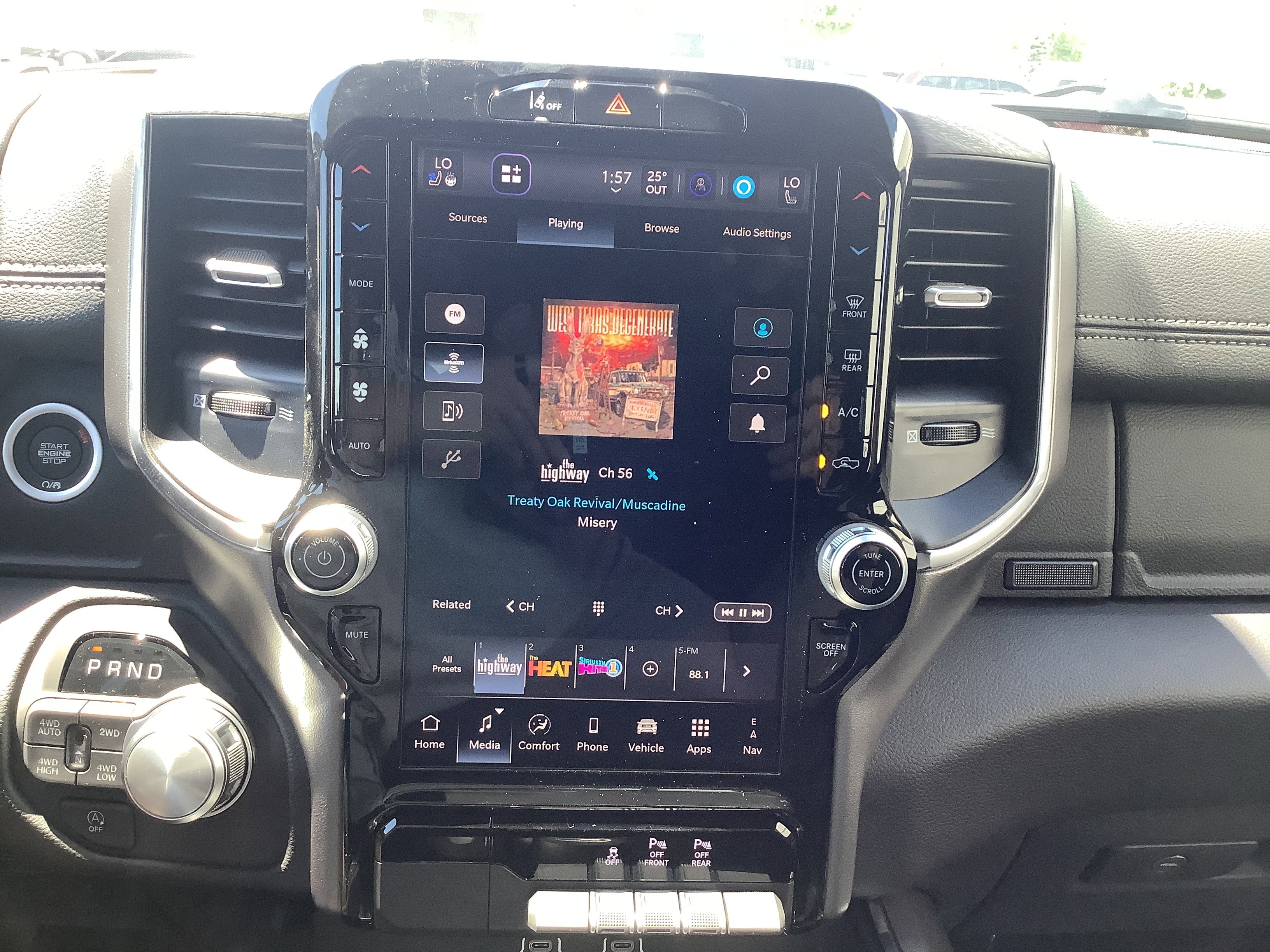 New 2026 Hydro Blue Pearl-Coat Exterior Paint RAM Laramie image 21