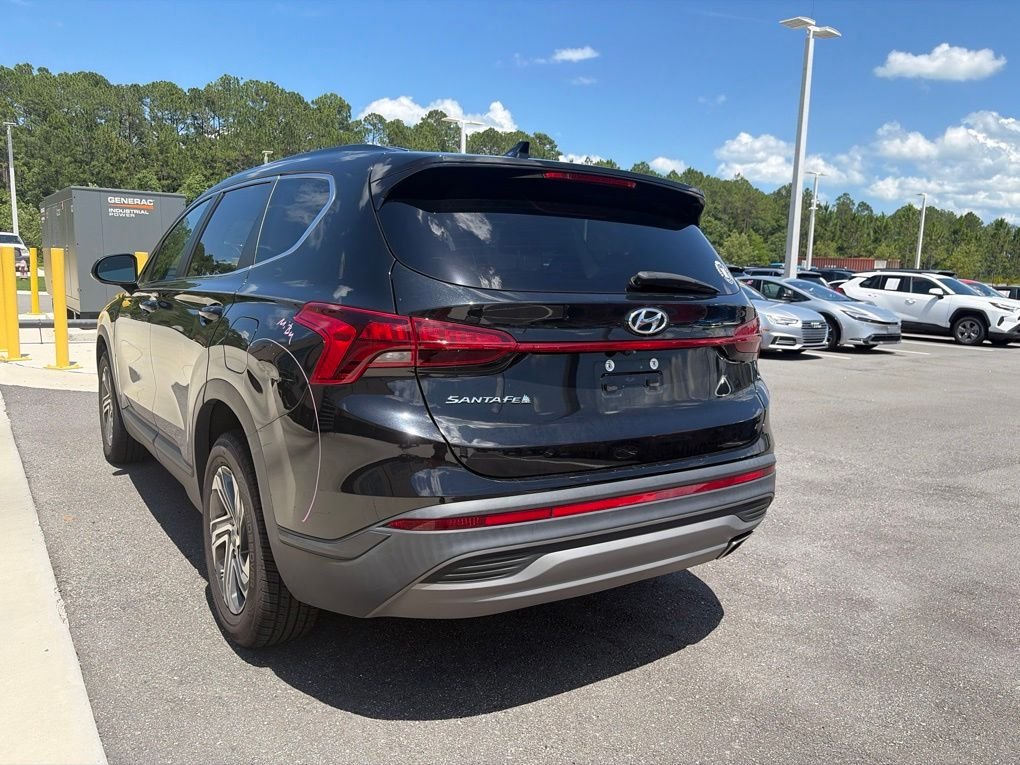 Used 2023 Black Hyundai SE image 3