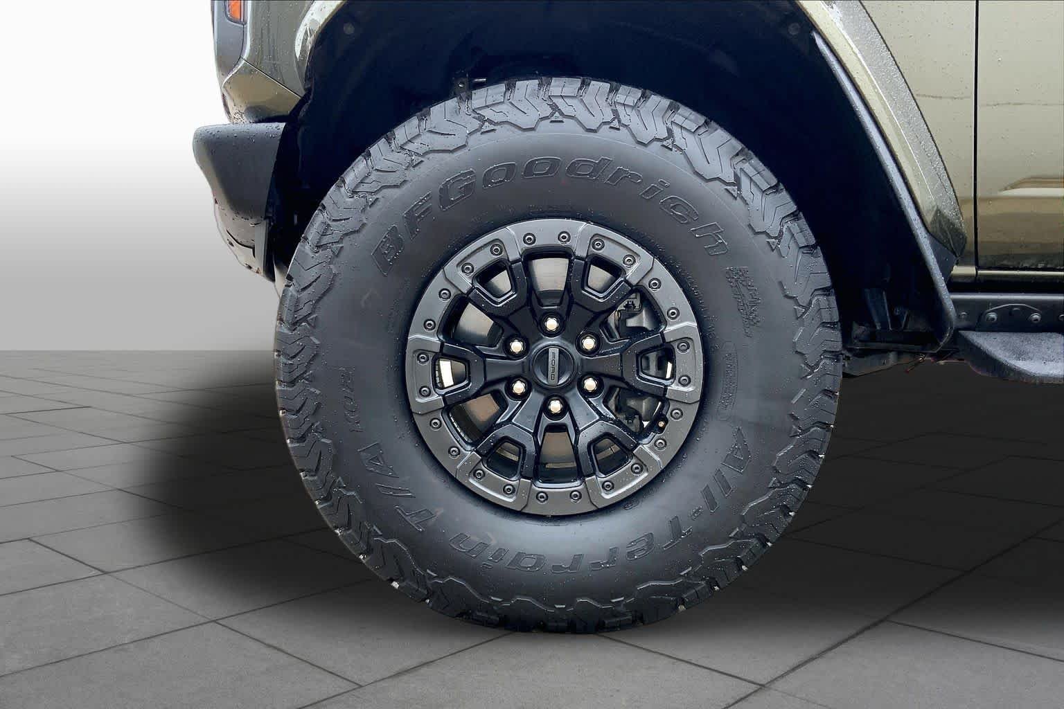 Used 2025 Shelter Green Metallic Ford Raptor image 22