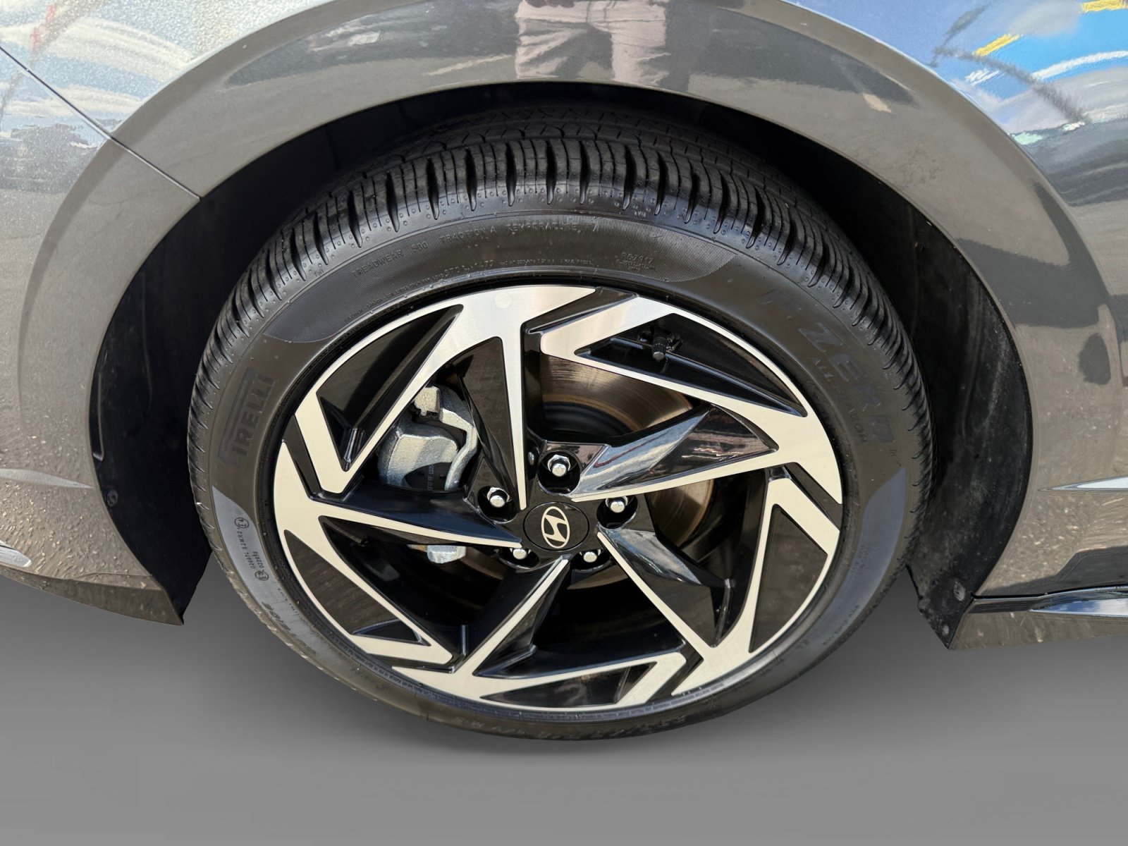 Certified Used 2025 Gray Hyundai SEL Convenience image 9