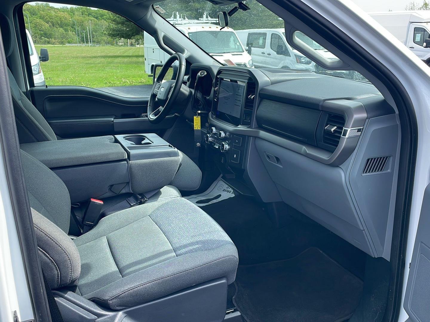 Used 2025 Oxford White Ford XLT image 29