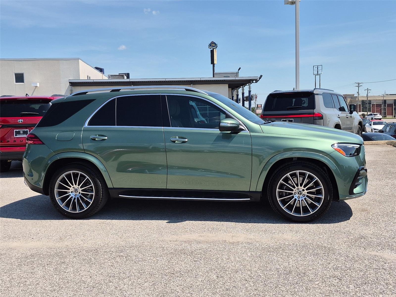 Used 2025 MANUFAKTUR Signature Ireland Mid Green Metallic Mercedes-Benz GLE 450 image 6